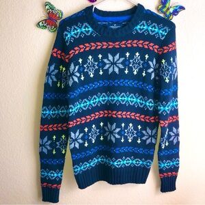American Eagle Holiday Sweater, Small, snowflake design,good pre-owned condition